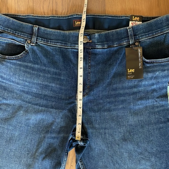 Lee Women's Plus Size Legendary Mid Rise Bootcut Jean NWT Size 26W Medium - Picture 10 of 16